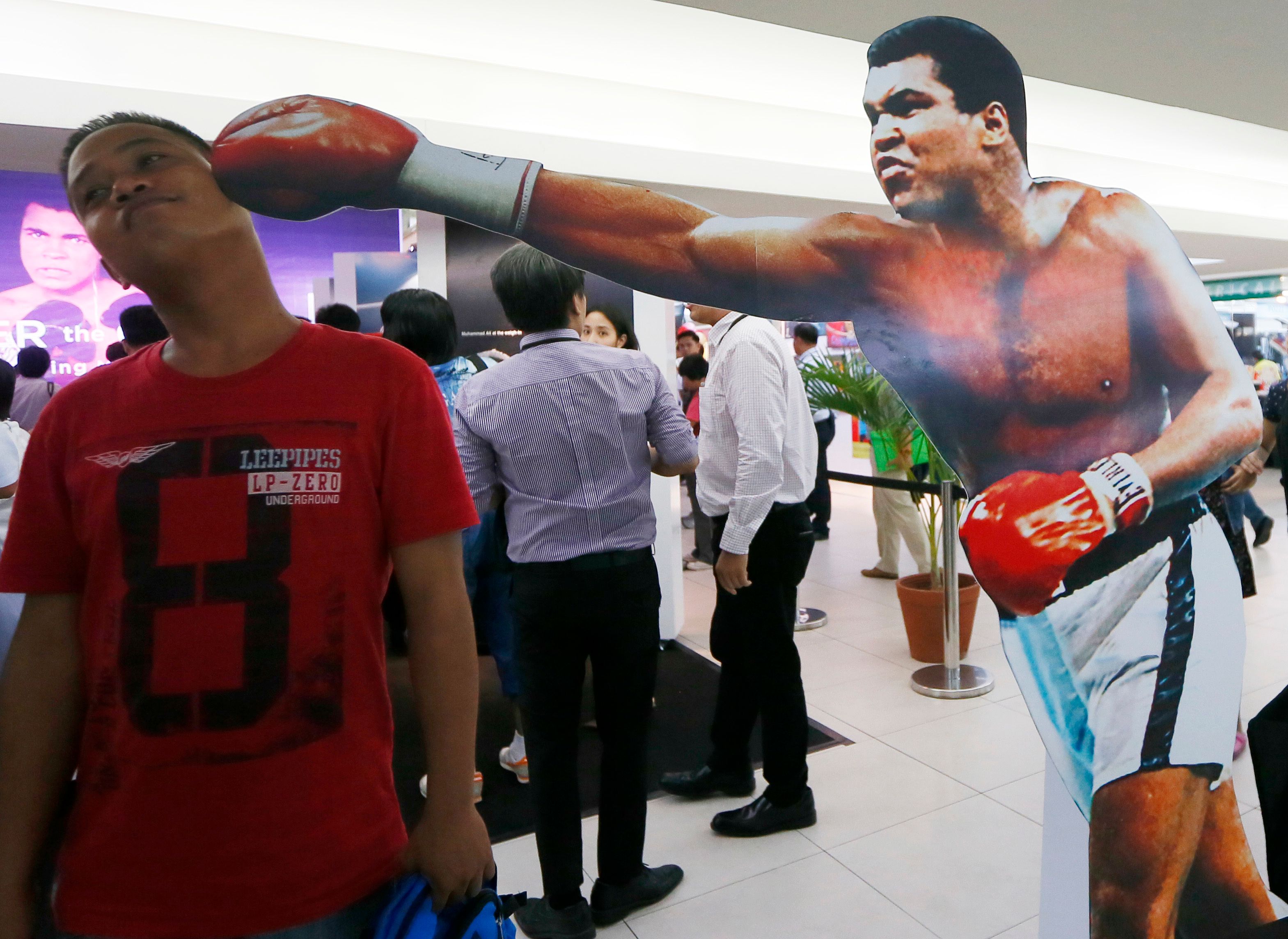 Muhammad Ali exhibit opens in venue of “Thrilla in Manila” | The Seattle  Times