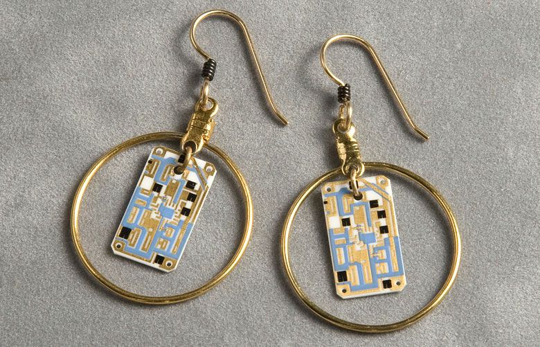 Computer parts create geekglamour jewelry The Seattle Times