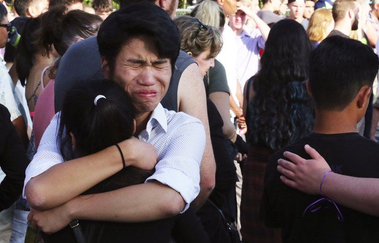 Hugs, tears and messages scrawled in chalk: Hundreds mourn Mukilteo ...