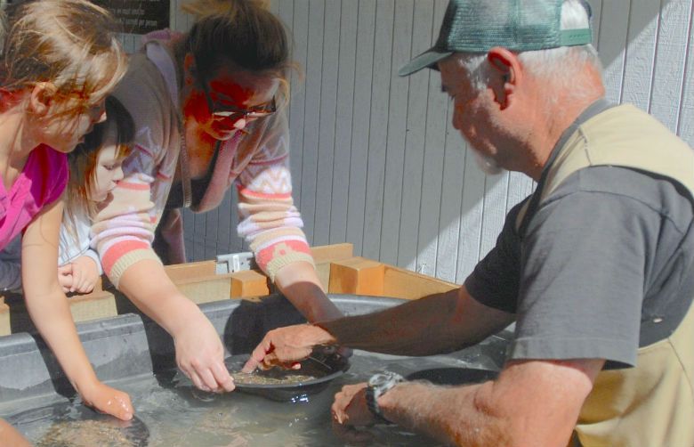 Gold Panning in Oregon - Travel Oregon