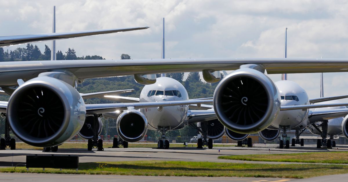 Boeing posts rare quarterly loss, mulls phasing out 747 The Seattle Times