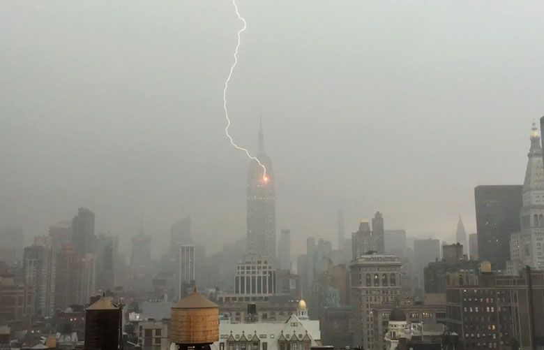 Video captures lightning bolt striking Empire State Building | The ...