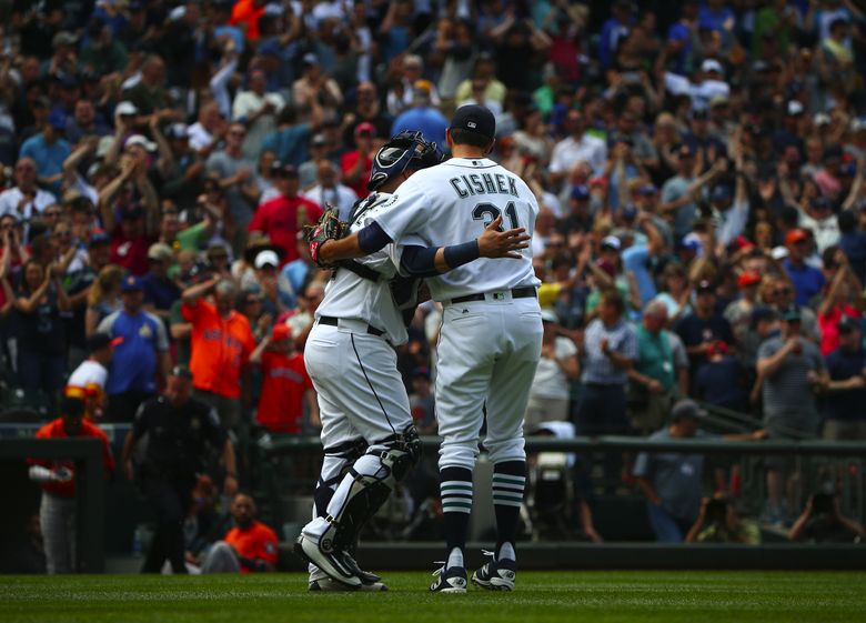 Iwakuma, Cano help Mariners beat Astros 1-0