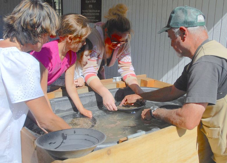 Gold Panning in Oregon - Travel Oregon