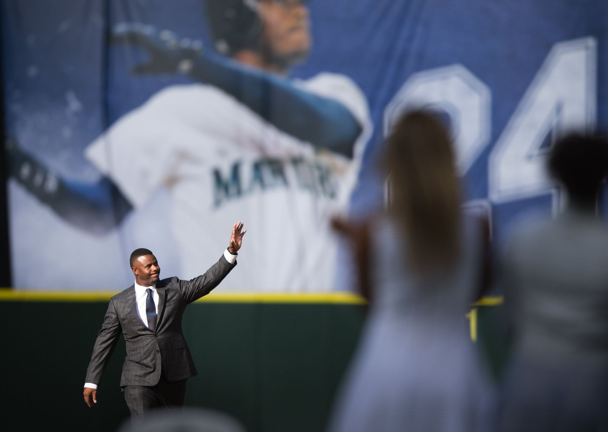 Photos: Mariners retire Griffey's No. 24 on emotional night