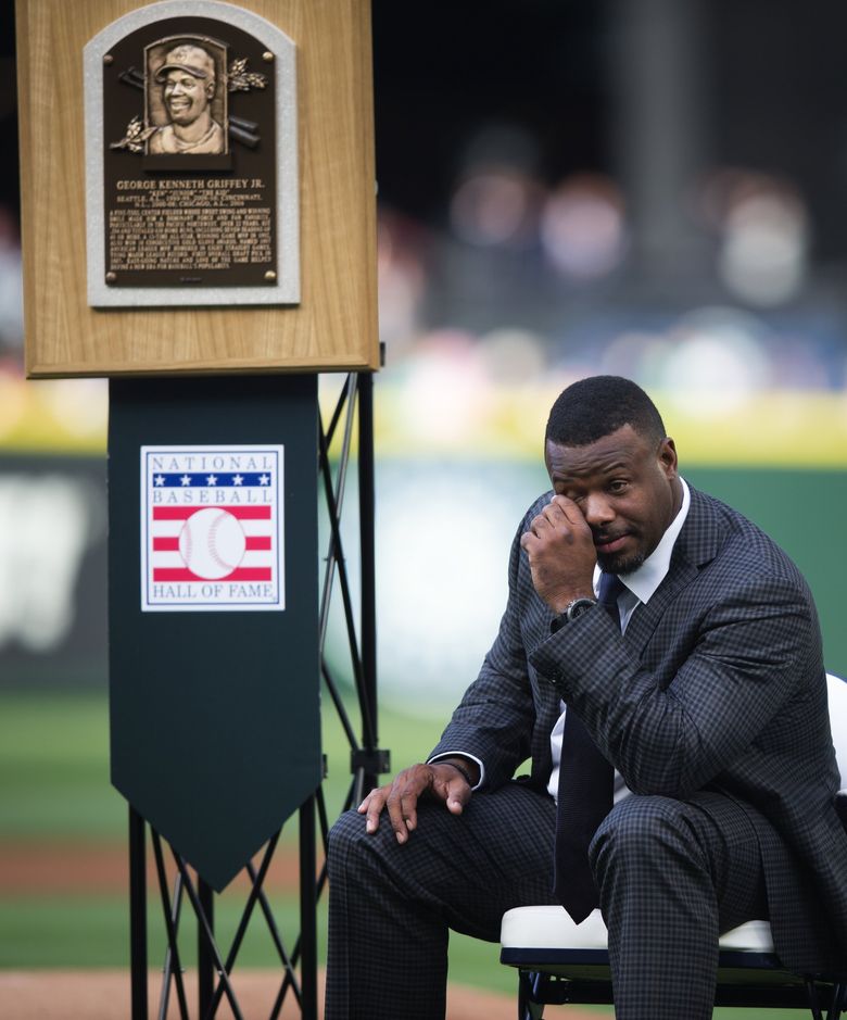 Mariners Unveil Ken Griffey Jr. Statue Outside Safeco Field, by Mariners  PR