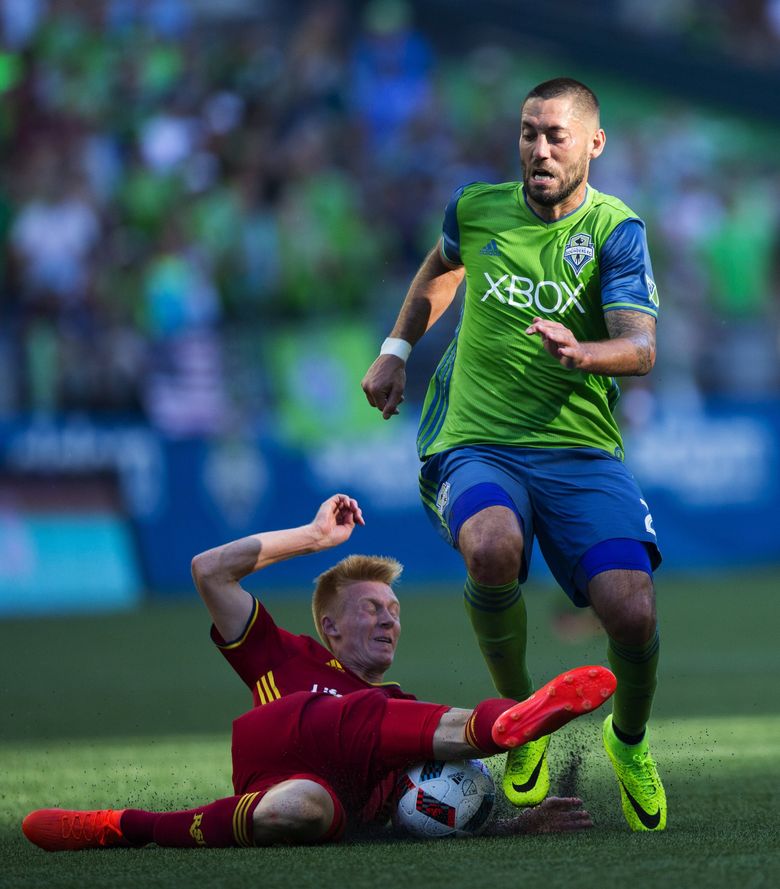 Clint Dempsey makes Seattle Sounders debut 