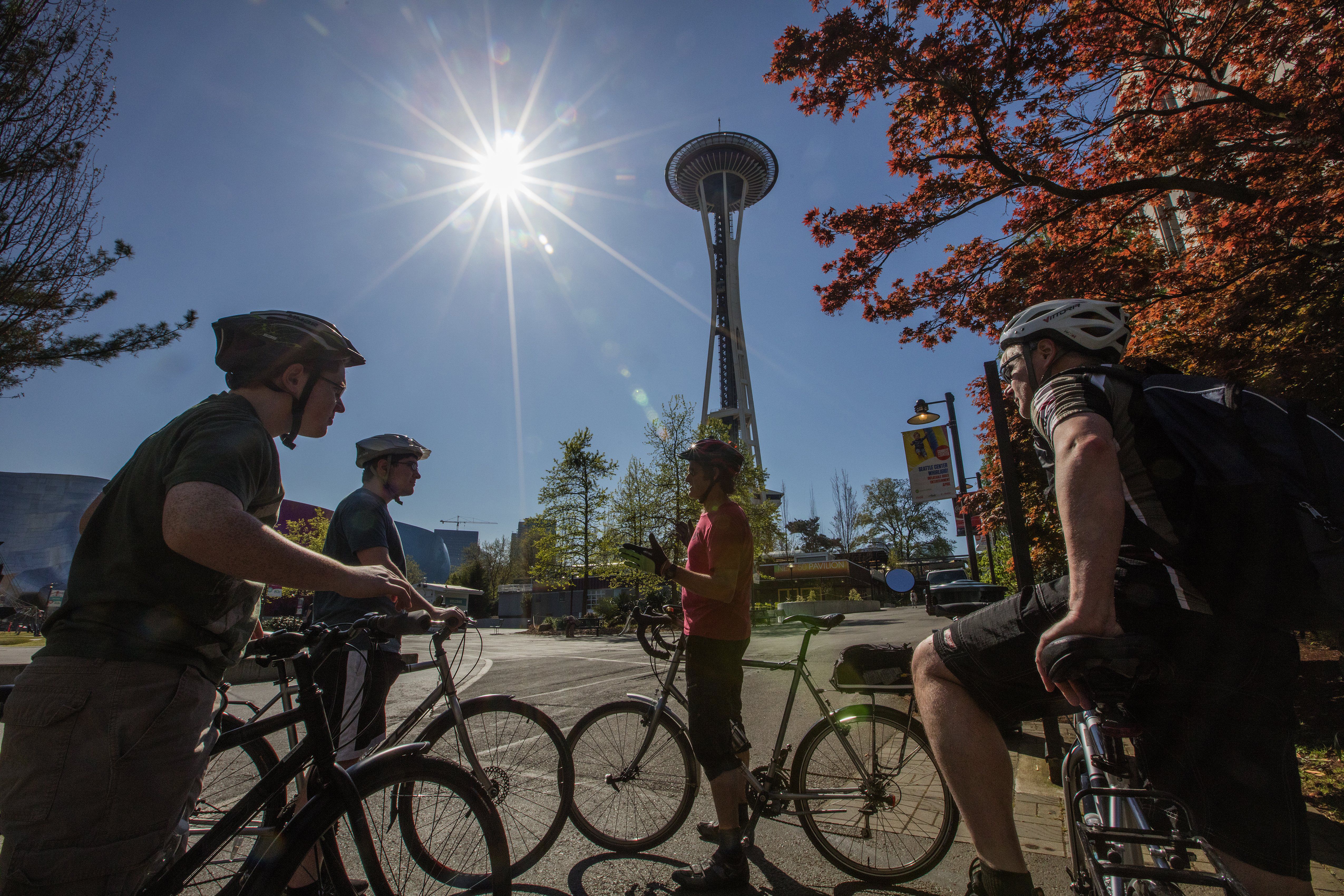 Tour Seattle by bicycle including e bikes that help out on hills