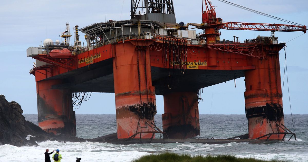 UK coast guards warn sightseers away from oil rig on beach | The ...