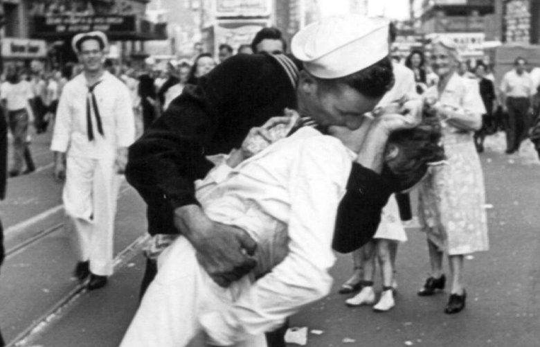 Clarification: Obit-Times Square Kiss Woman story | The Seattle Times