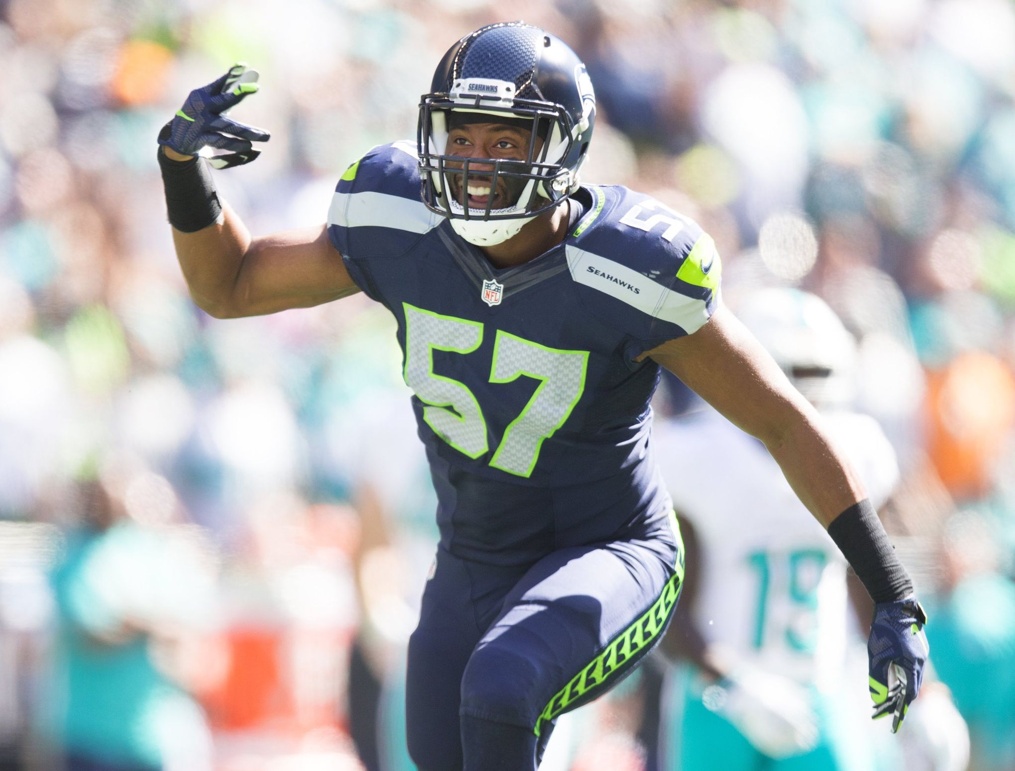 Seahawks place LB Mike Morgan on Injured Reserve, sign LB Jordan