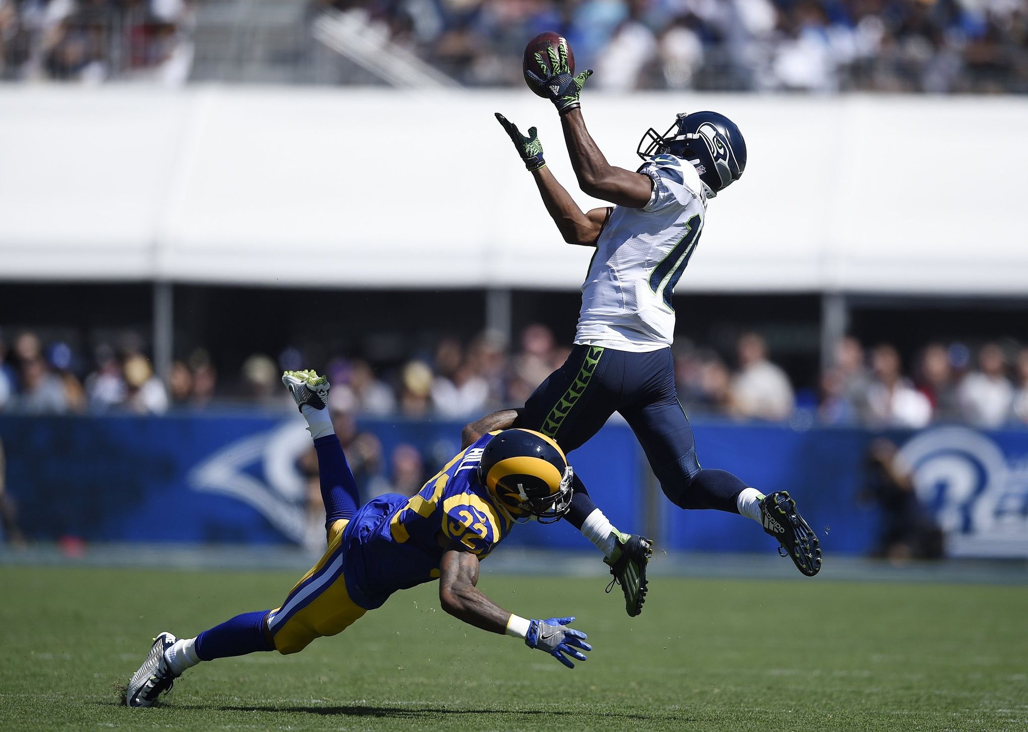 Tyler Lockett injury: Seahawks leaves Week 1 game vs. Rams - DraftKings  Network