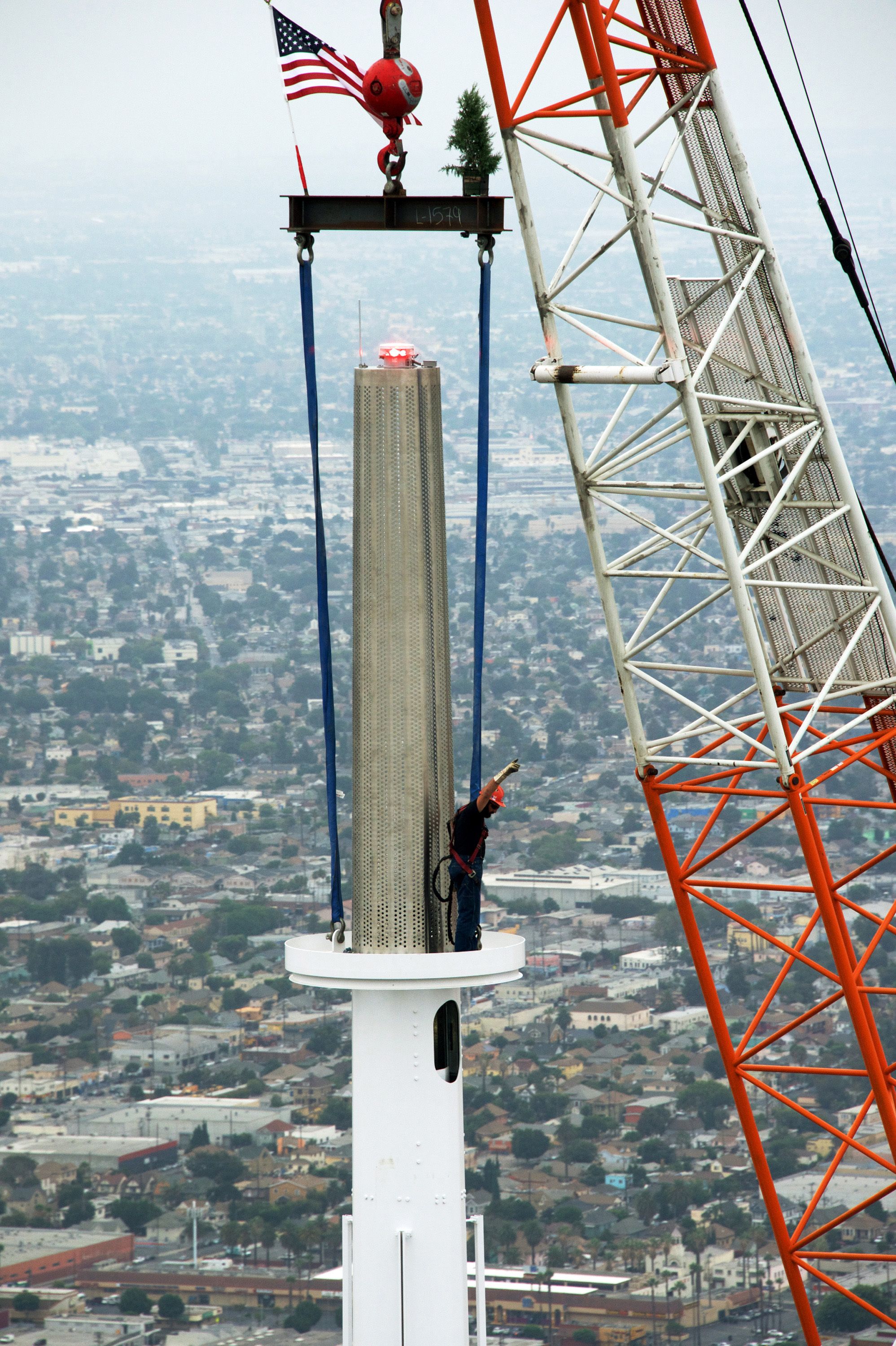 Los Angeles skyscraper tops out as tallest Western building