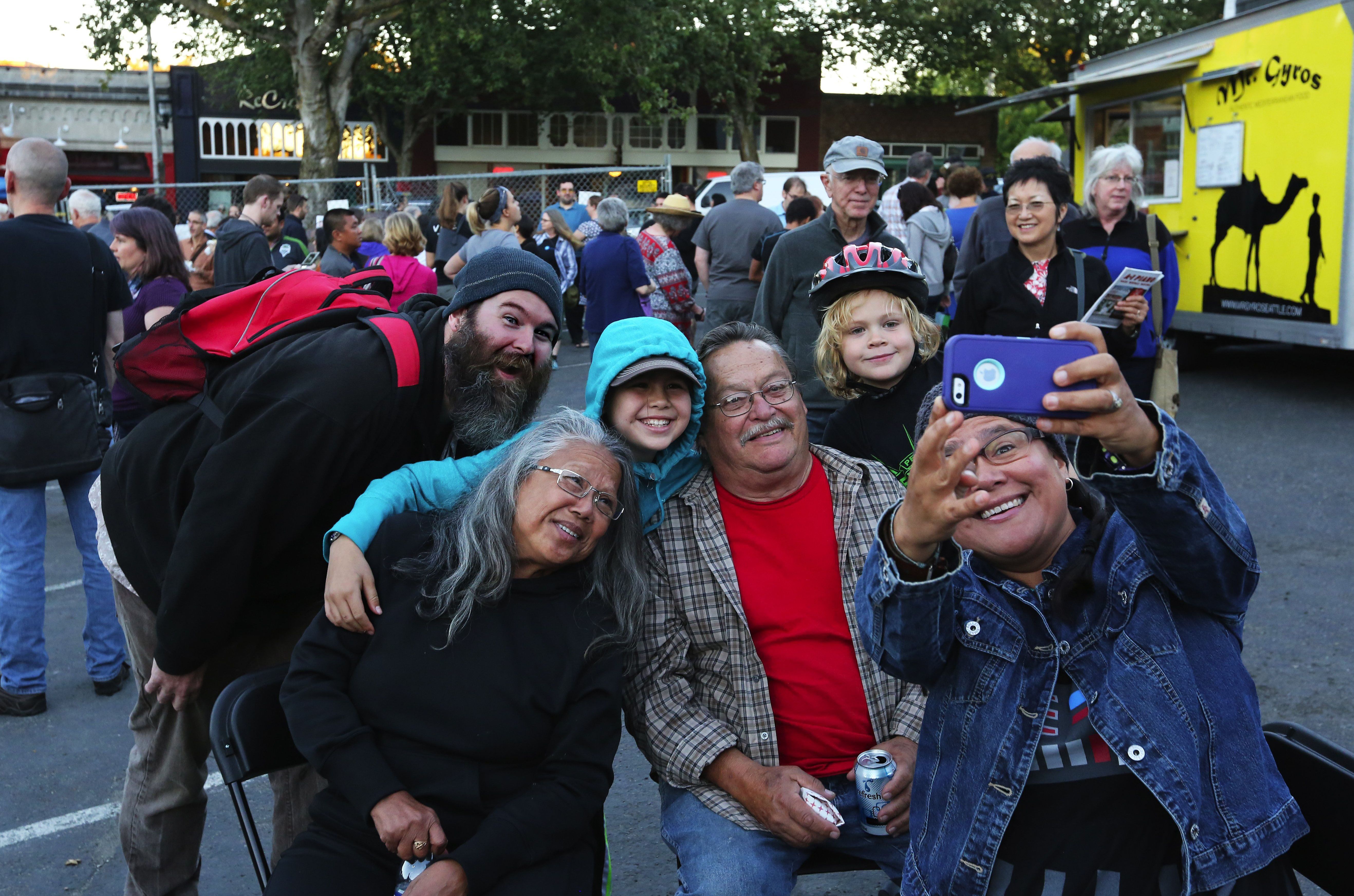 Blast-shaken Greenwood bouncing back stronger | The Seattle Times