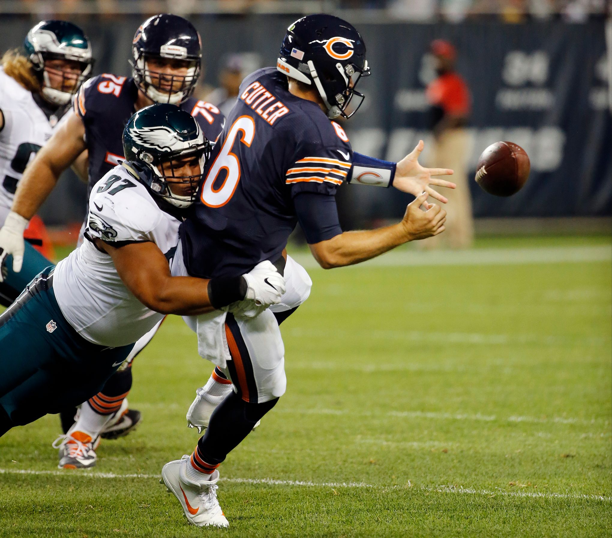 As Jay Cutler, Chicago Bears O-line improve, good things will happen