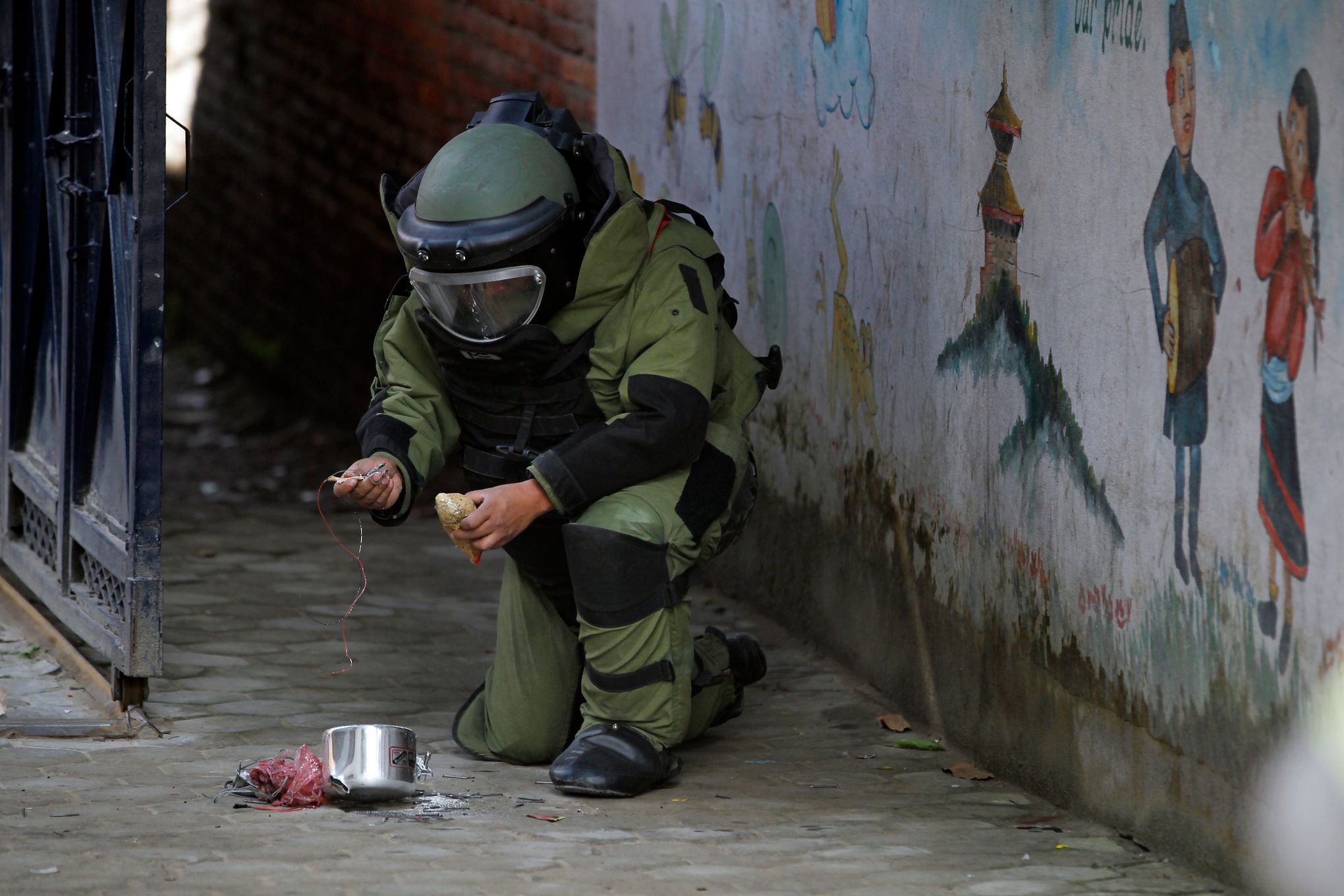 Expert: Pressure-cooker bomb easy to make