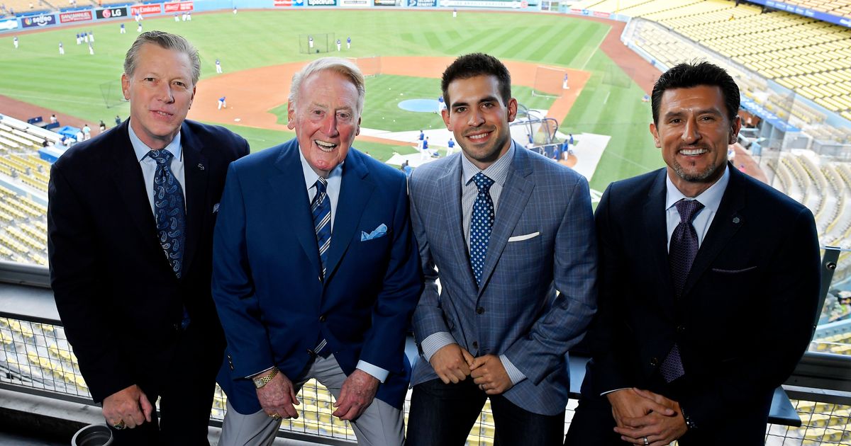 Joe Davis prepares to take over Dodgers booth from Scully