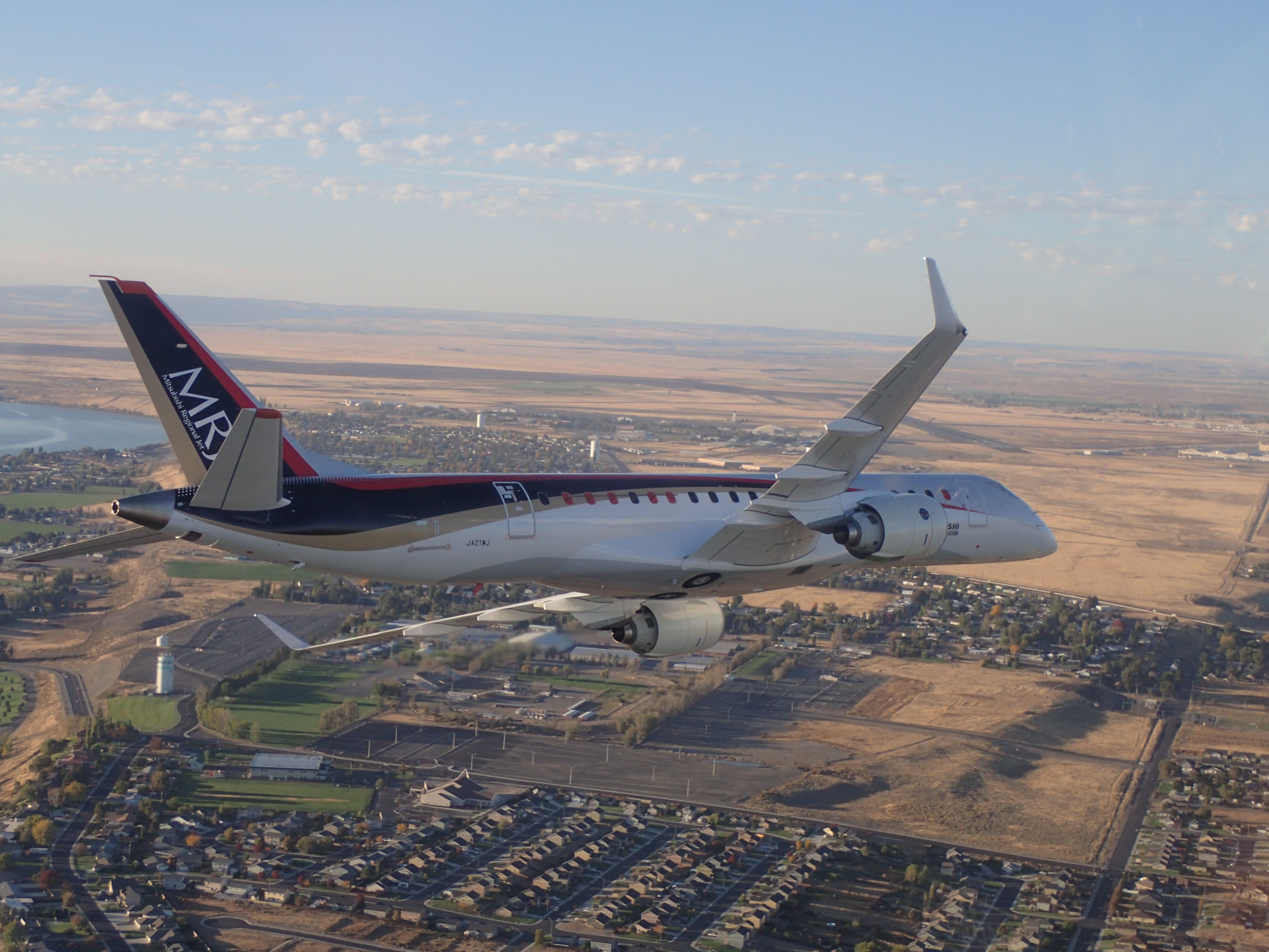 Mitsubishi's first MRJ plane reaches Moses Lake testing site | The