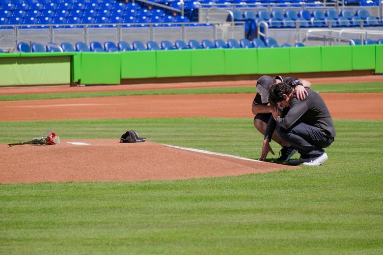 Baseball mourns death of Marlins ace Jose Fernandez - CBS News
