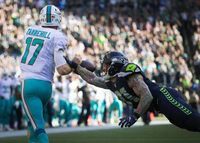 Seahawks' Cassius Marsh blocks field goal, forces fumble vs