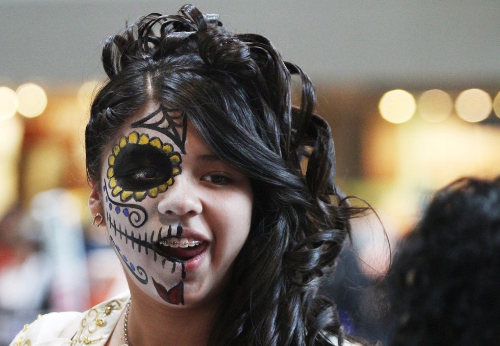 Kelly Martinez chose to dramatically paint half her face to mark Dia de Muertos. (Alan Berner / The Seattle Times)