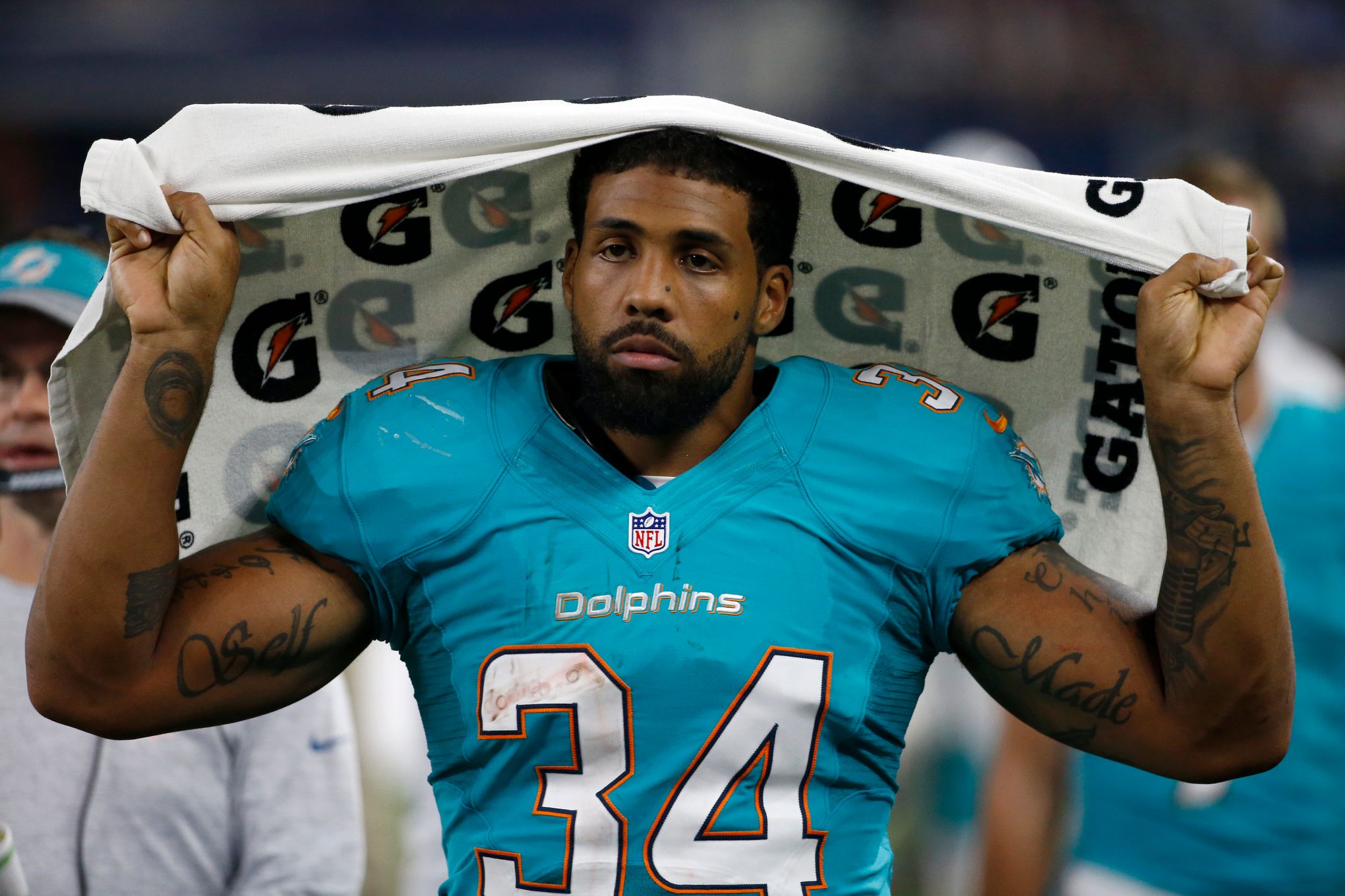 Dolphins' Arian Foster retires midway through eighth NFL season