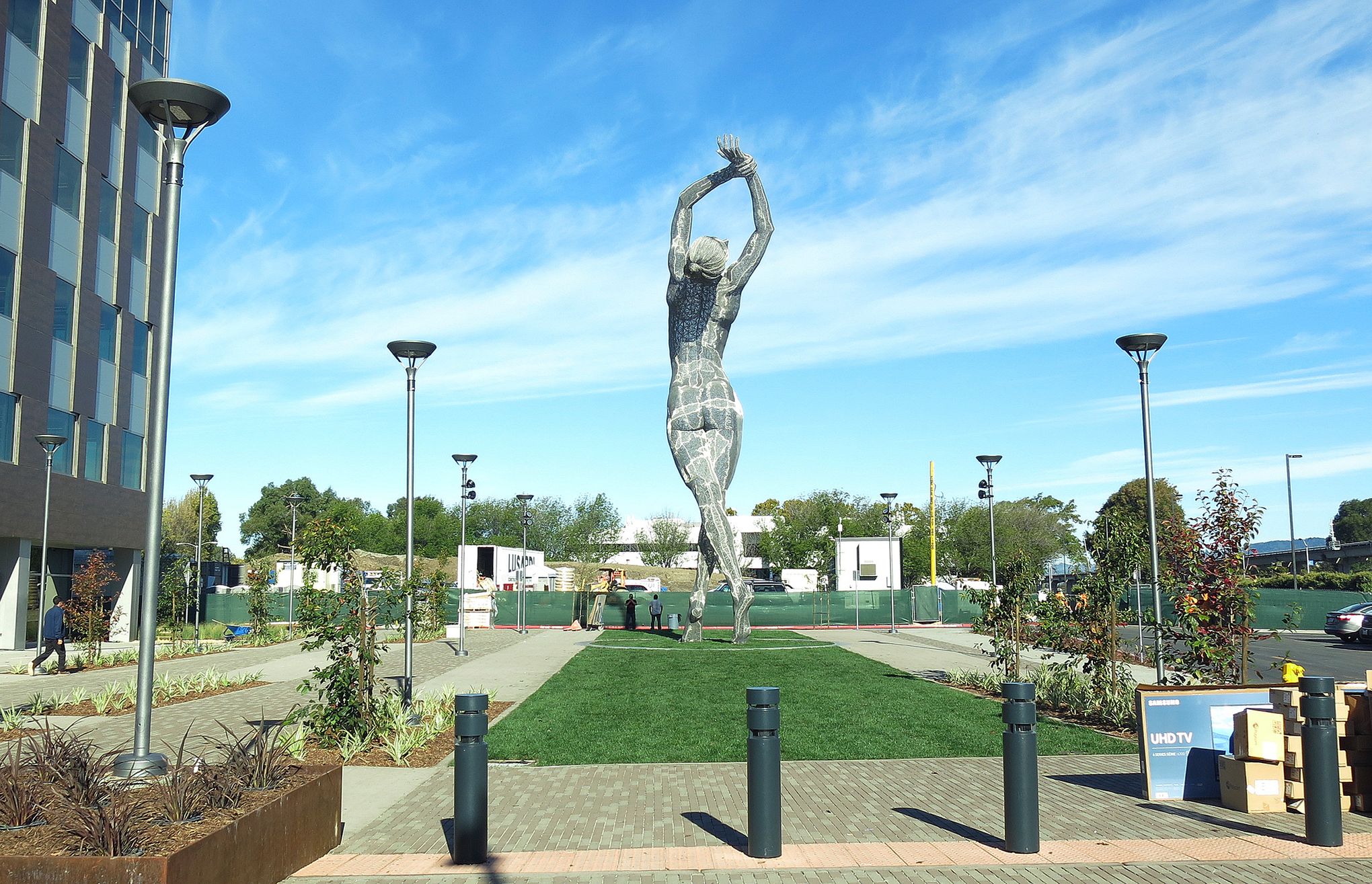 A giant nude statue in California is stirring controversy | The Seattle  Times