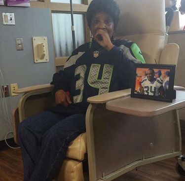 Diane Rawls, known as Granny to her family, wears her grandson Thomas Rawls’ Seahawks jersey and keeps a framed photo of him by her side as she goes through chemotherapy for cancer earlier this year. (Photo courtesy Deadra Whitley)