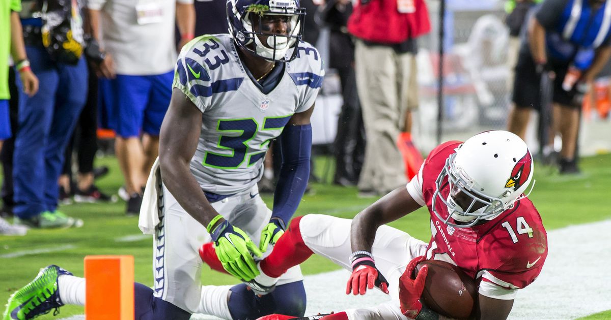 Kickers miss short field goals, Seahawks at Cardinals tie 6-6