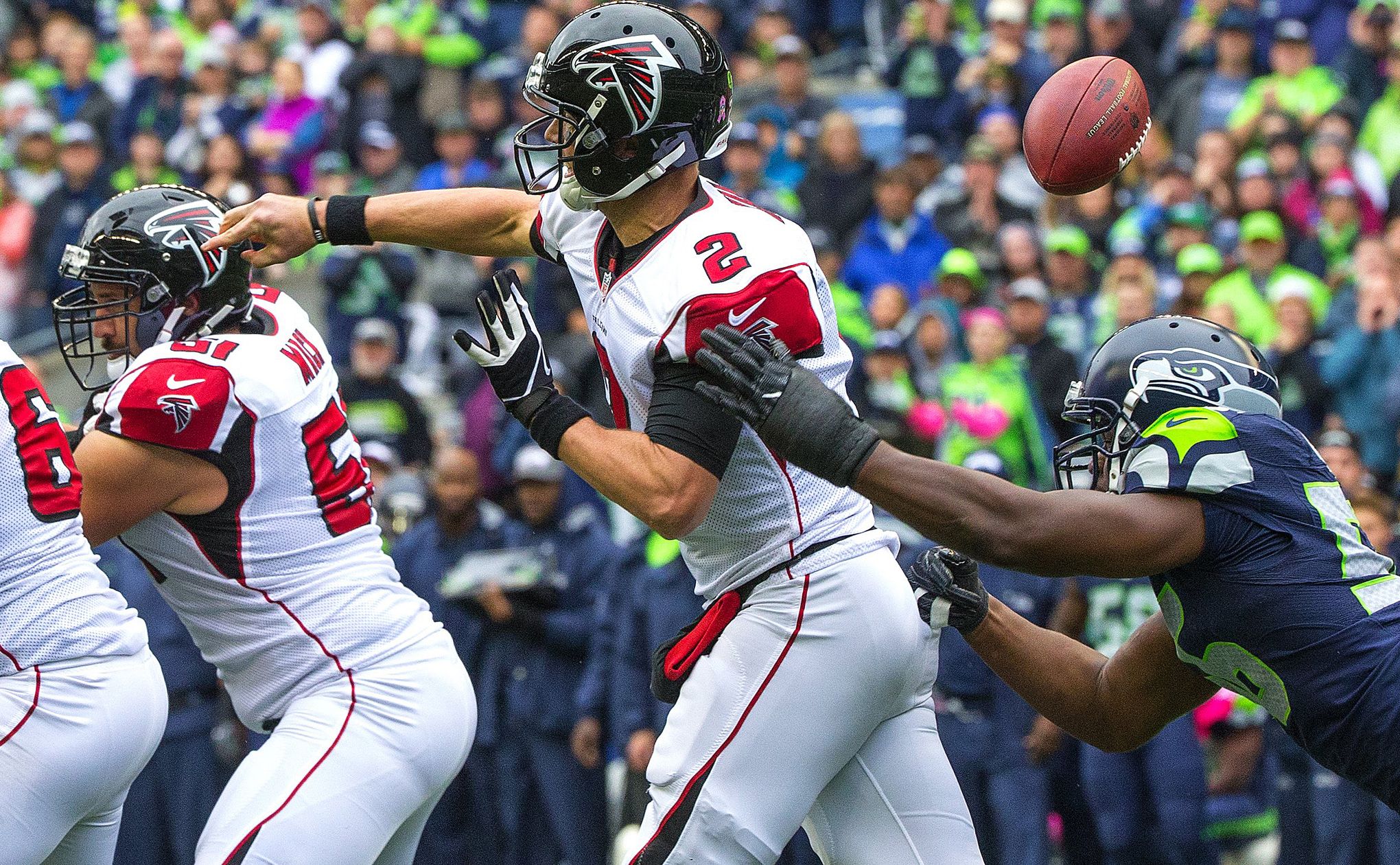 Seahawks' Cliff Avril makes good on Haiti pledge with two sacks vs