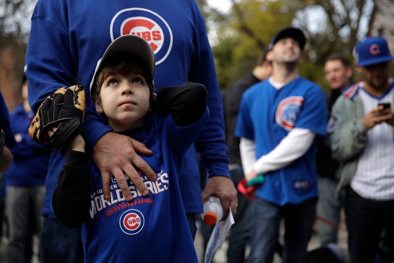 Photos: Chicago Cubs fans take batting practice at Wrigley Field