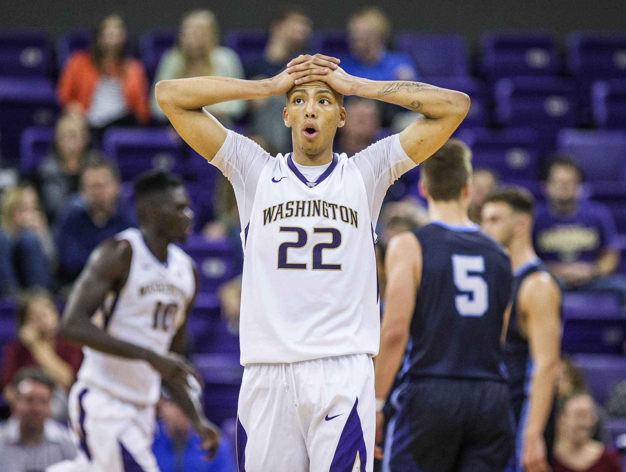 Washington stuns No. 9 Arizona 78-75 with Dominic Green's buzzer beater