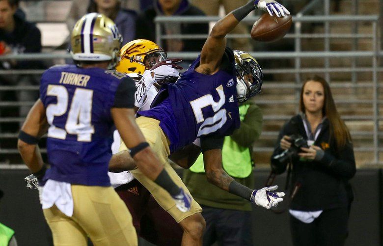 ASU football shirking underdog label, lead Huskies 7-3 at half