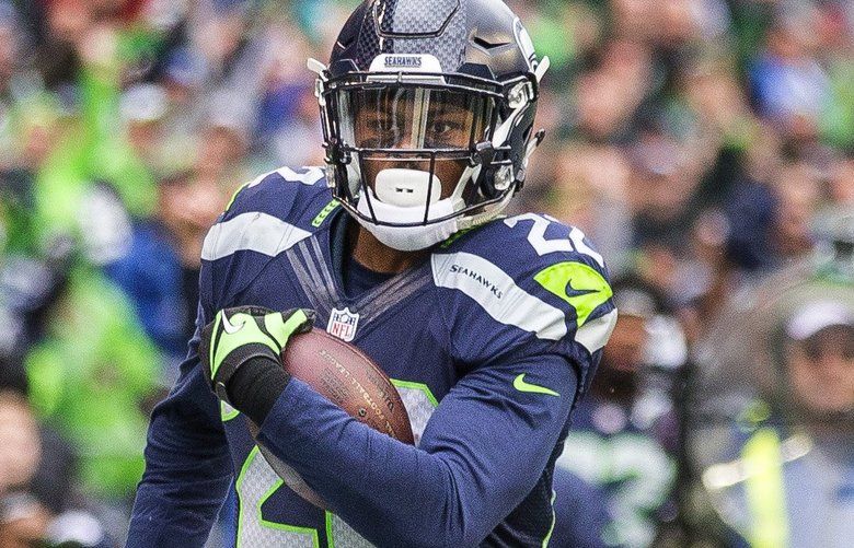 Hawks sign Maxwell, put Sherman, Prosise on IR 