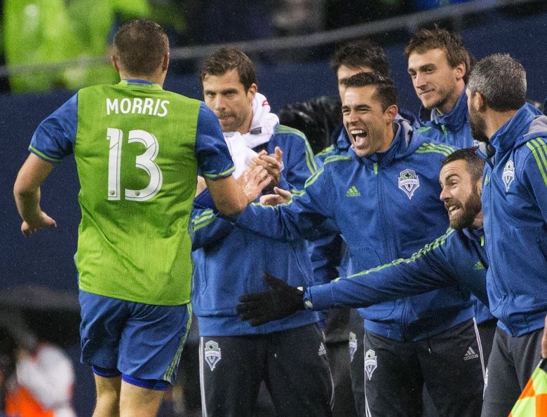 Russell Wilson, Seahawks celebrate Sounders' MLS Cup victory