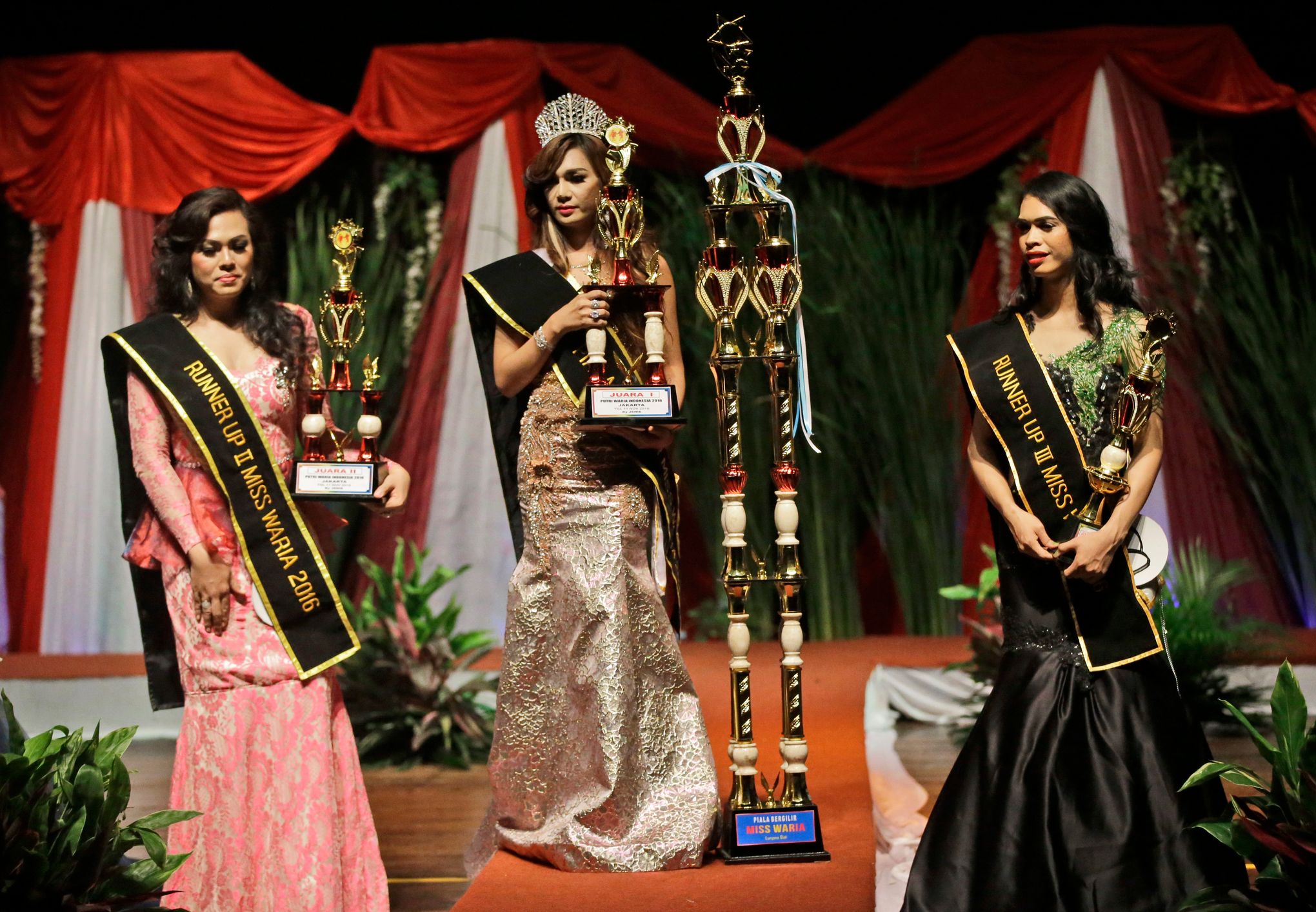 Indonesia Miss Transgender crowned in a slap for hard-liners | The Seattle  Times