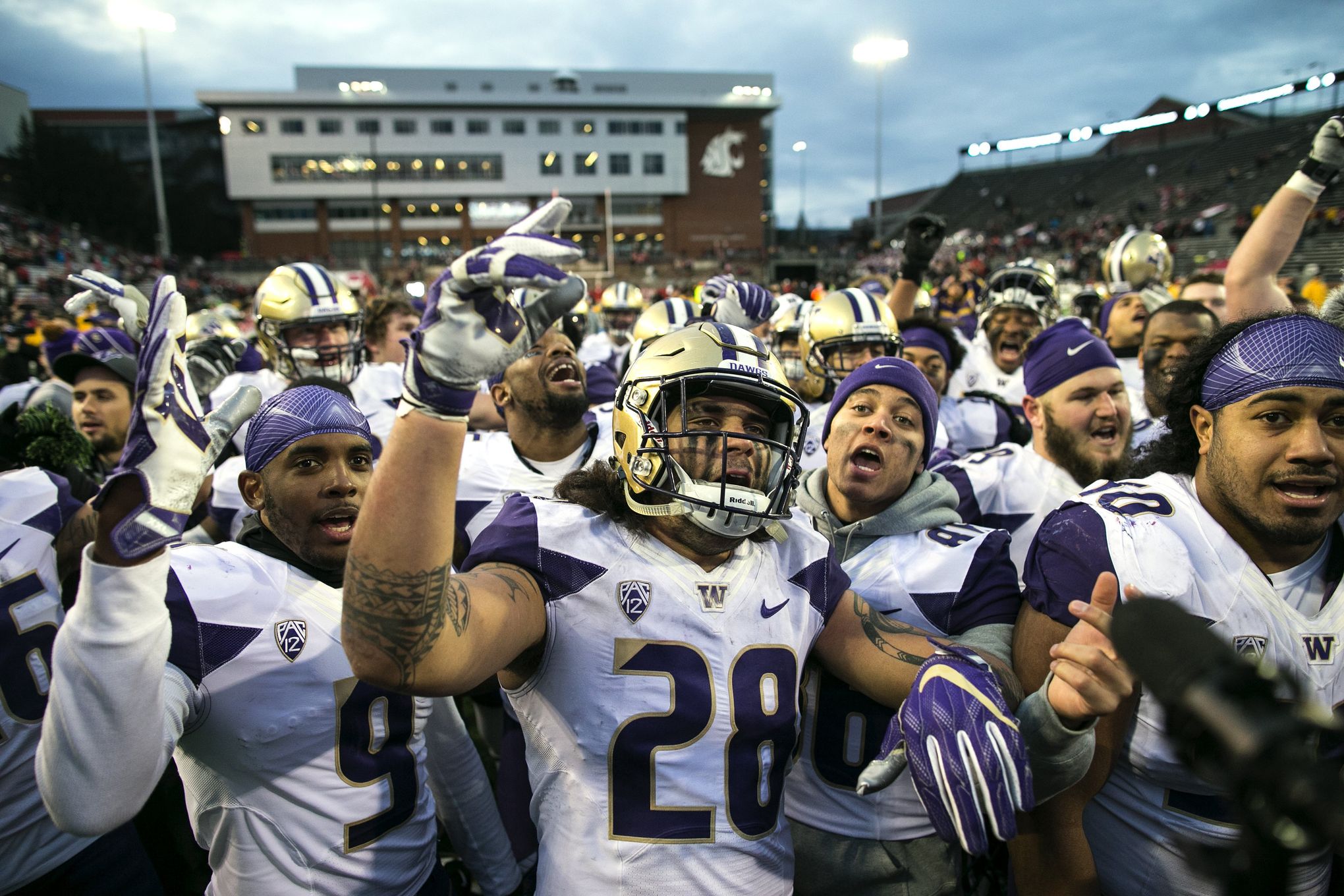 Huskies roll early, rout Cougars in Apple Cup | The Seattle Times