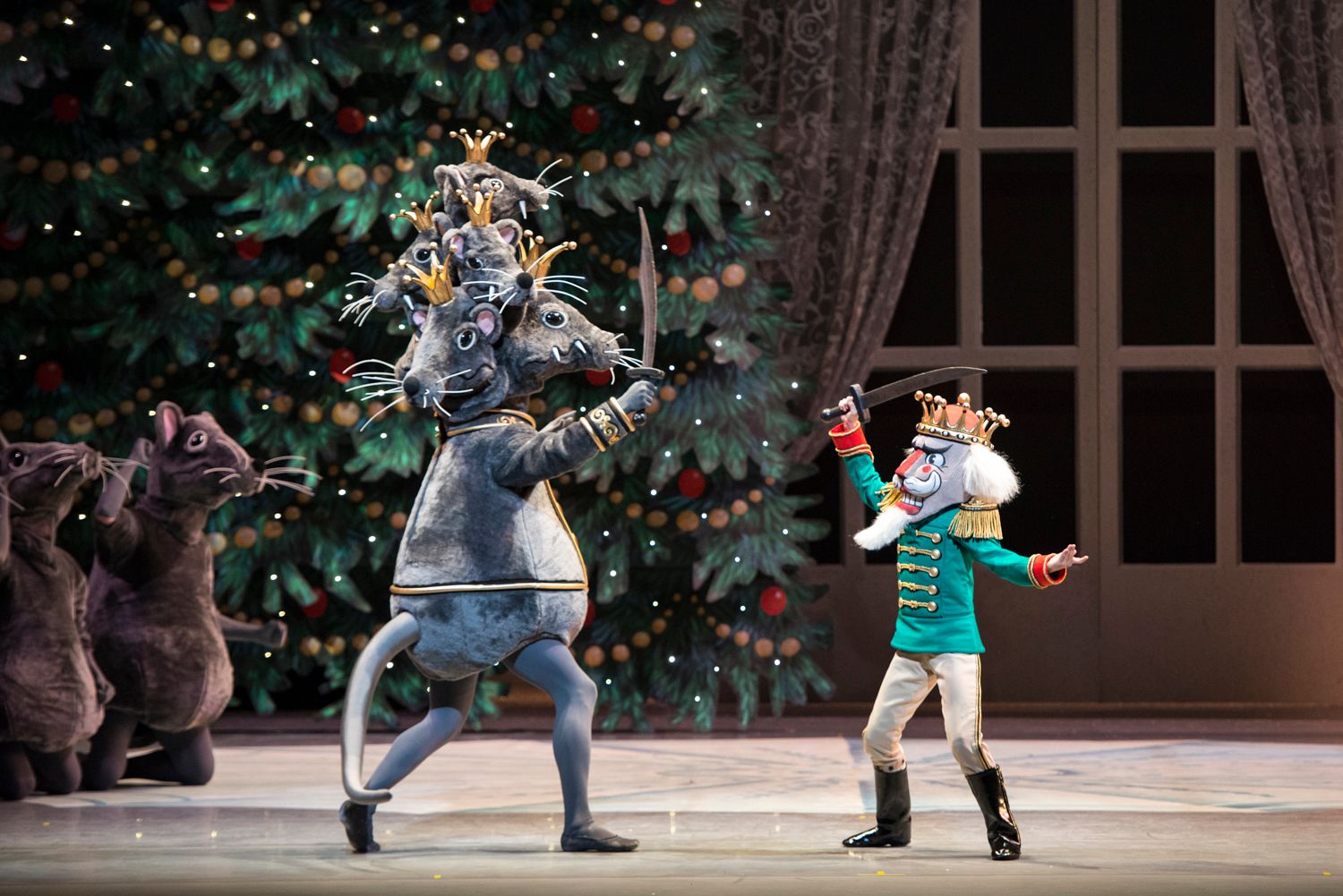 The nutcracker deals mouse king