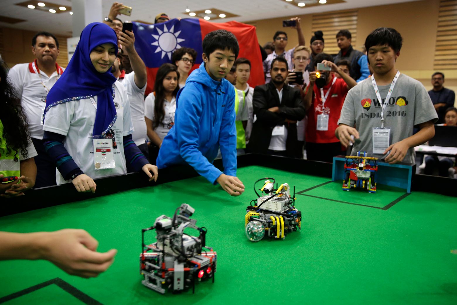 Роботы на Олимпиаде. Футбол роботов. World Robot Olympiad МШП. World Robotics Olympiad.