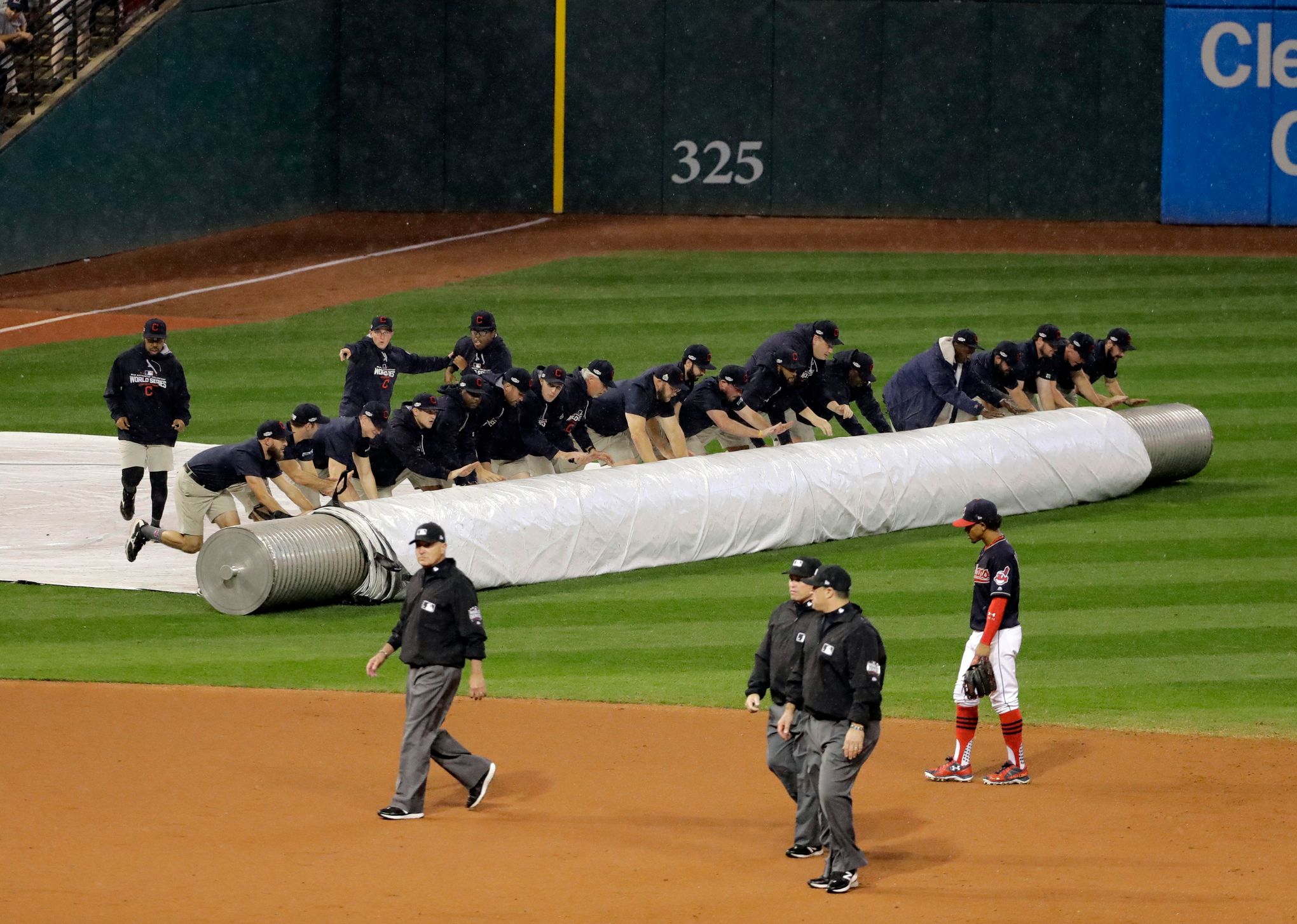 Rain delays World Series Game 7 with Cubs, Indians tied at 6