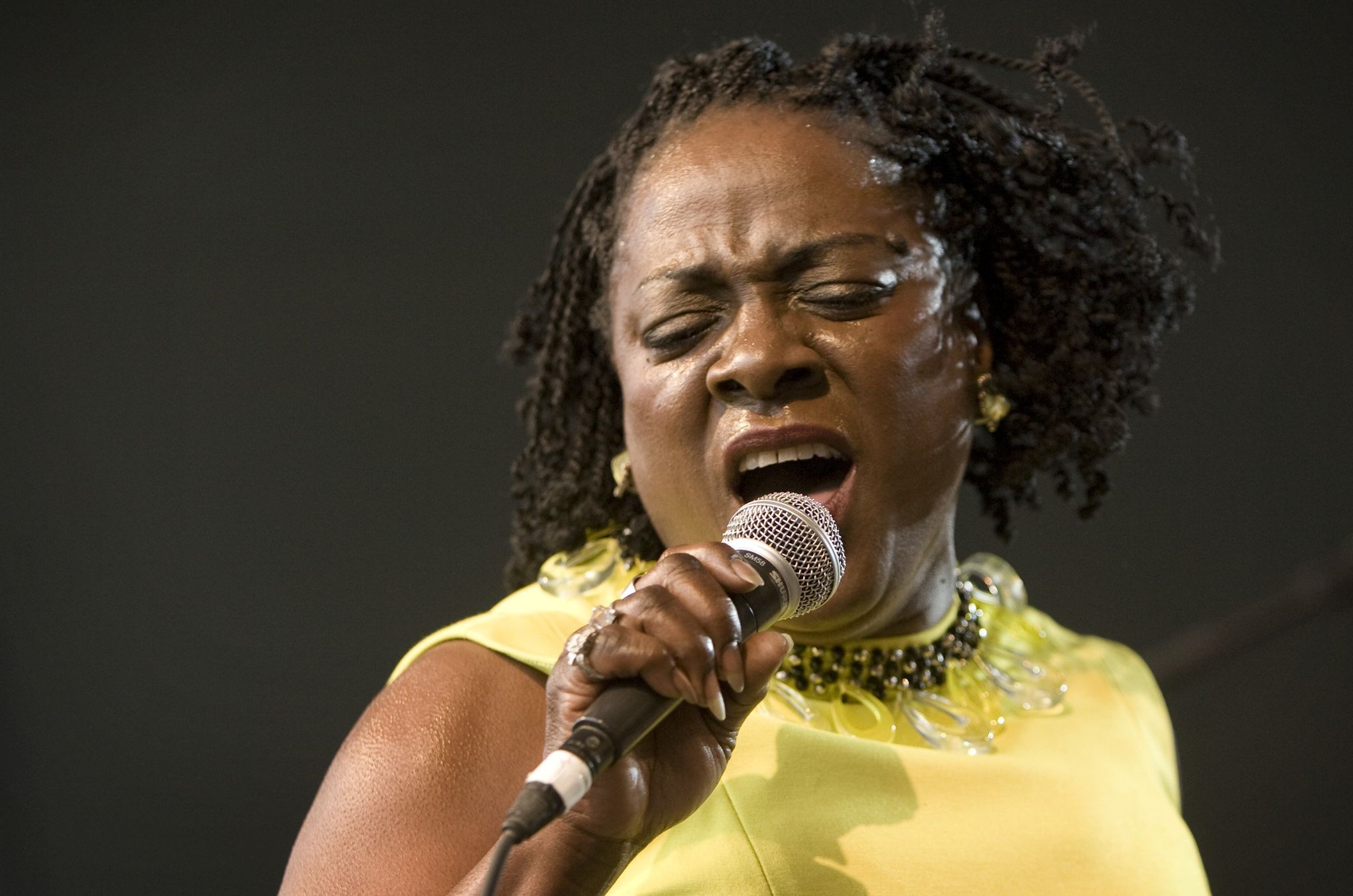 Sharon Jones, powerful voice of soul with the Dap-Kings, dies at 