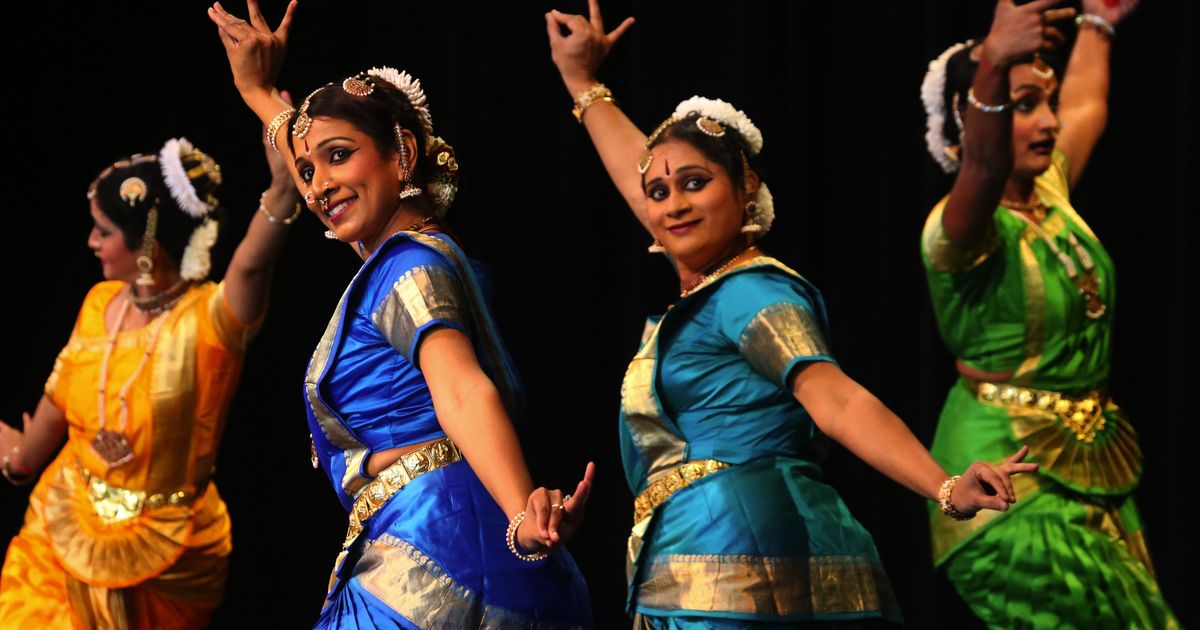 Dancers light up India festival | The Seattle Times