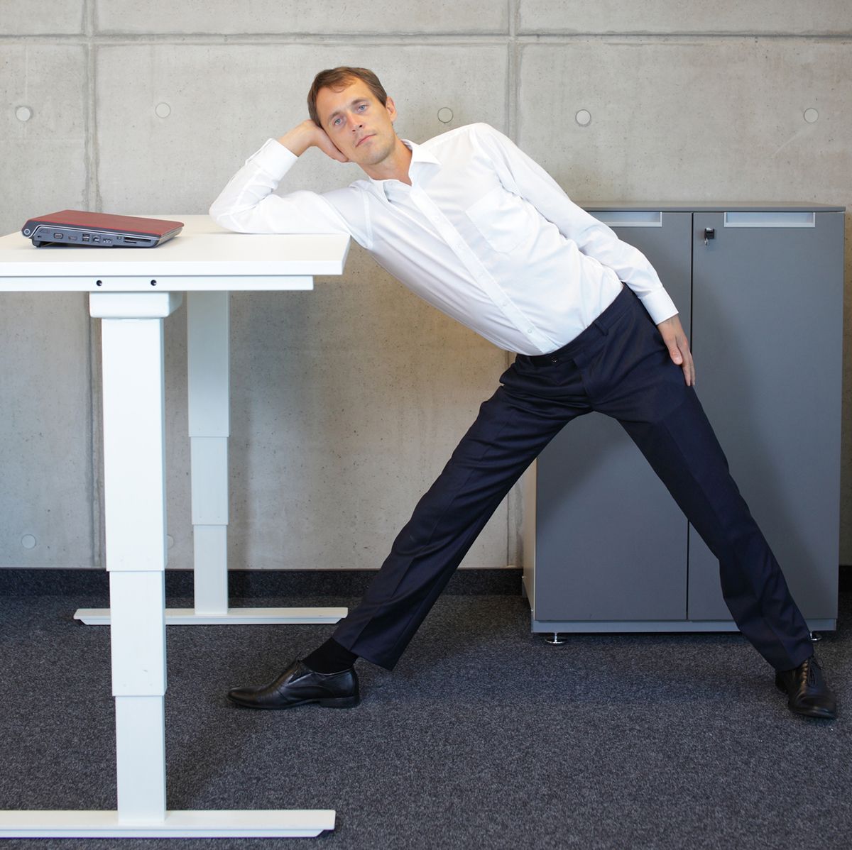 Sit stand desk online for short person