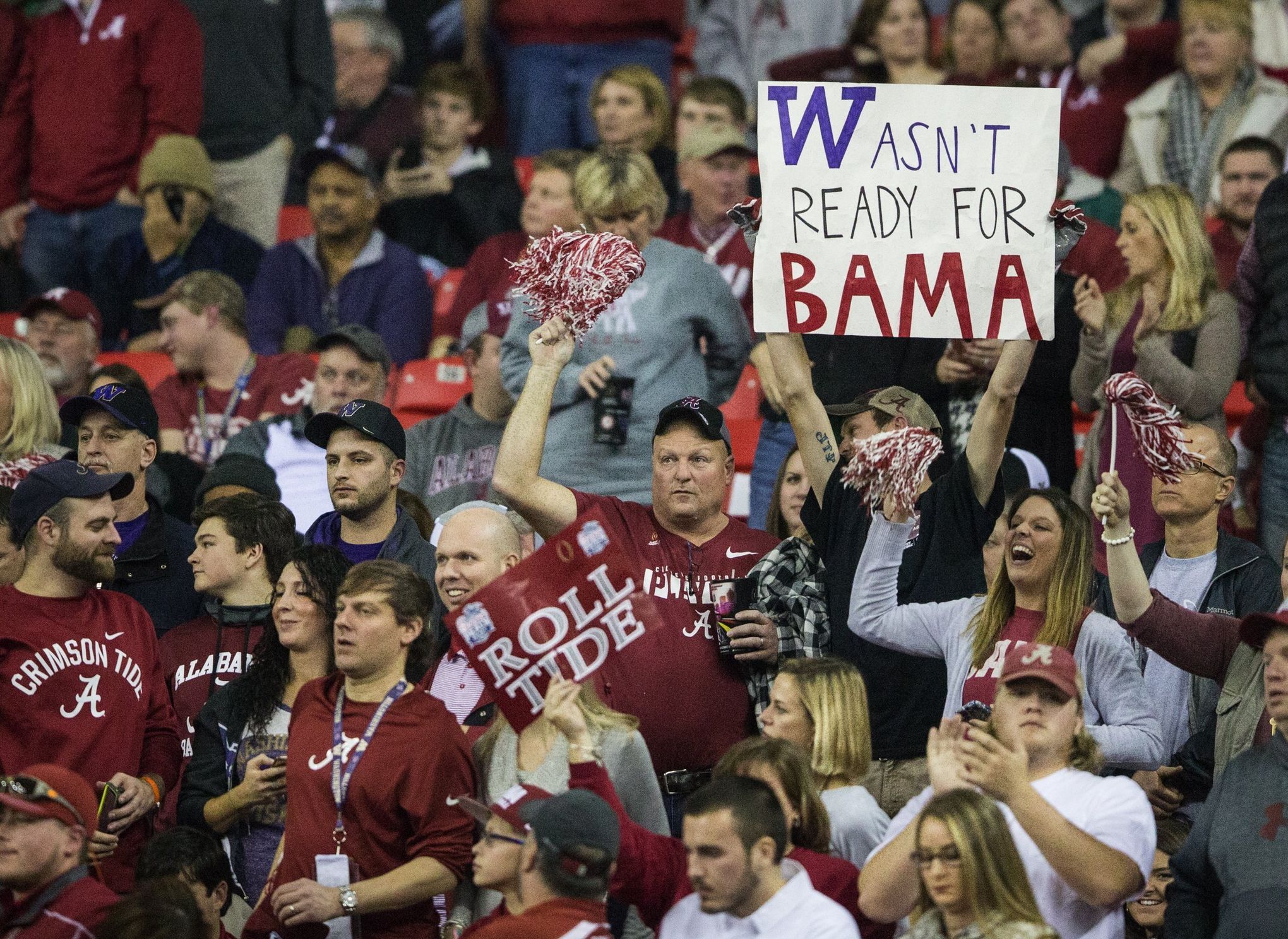 Alabama QB Jalen Hurts helps team advance by avoiding mistakes