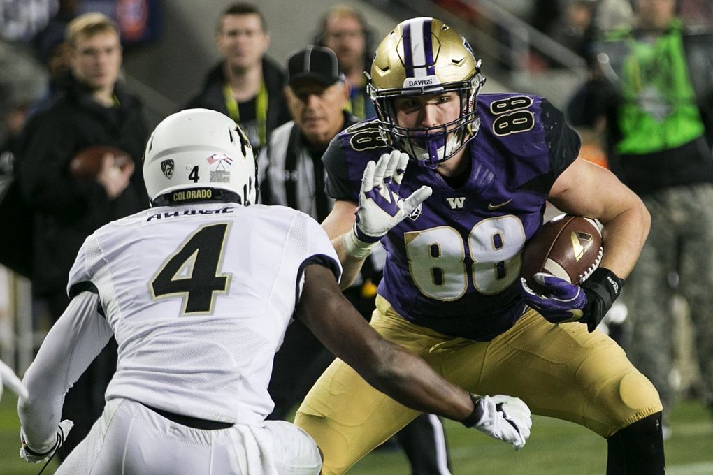 Washington Huskies tight end Drew Sample (88) catches a pass for a 9-yard gain against Colorado Buffaloes defensive back Chidobe Awuzie (4) in the fourth quarter. (Johnny Andrews / The Seattle Times)