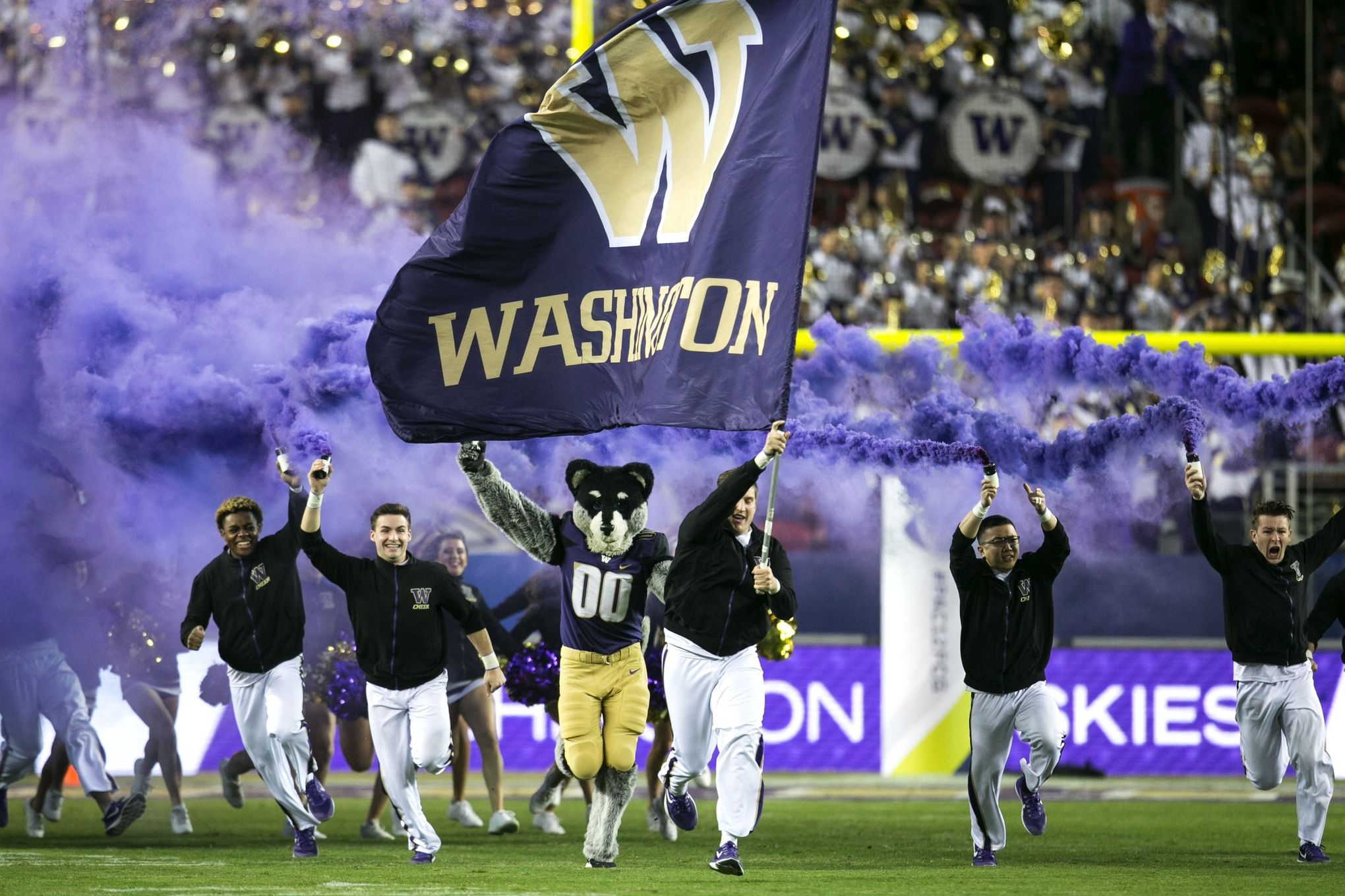 How many national championships does the Washington Huskies have? – Fan Arch