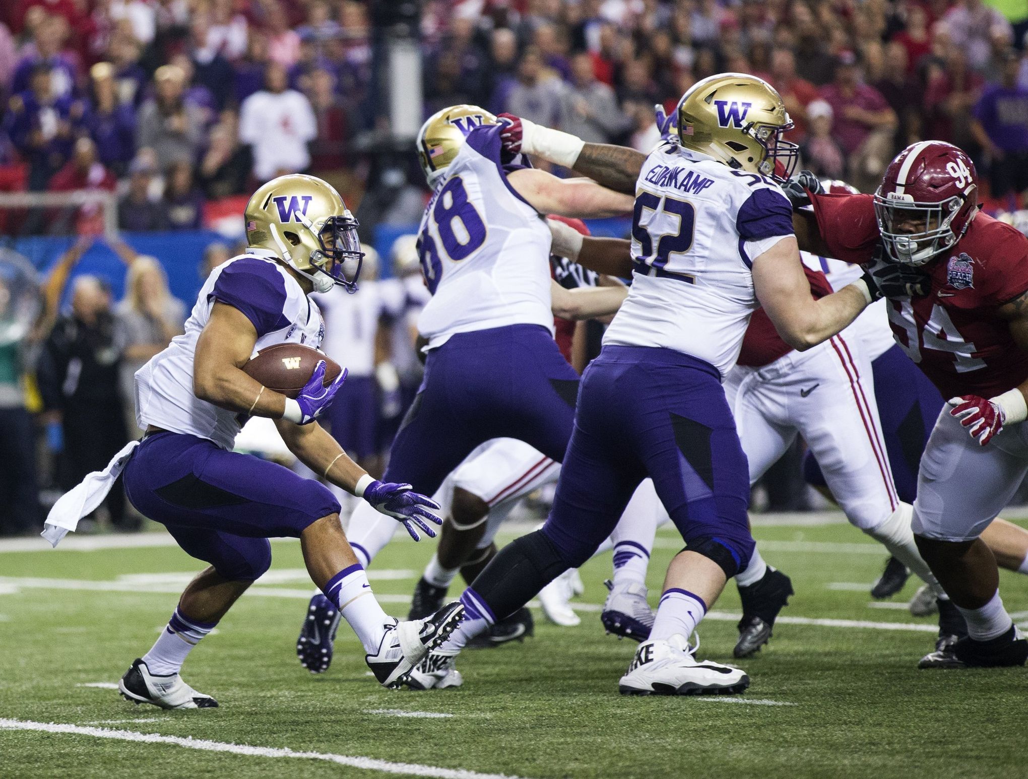 Washington running back Gaskin is proud of his Lynnwood roots