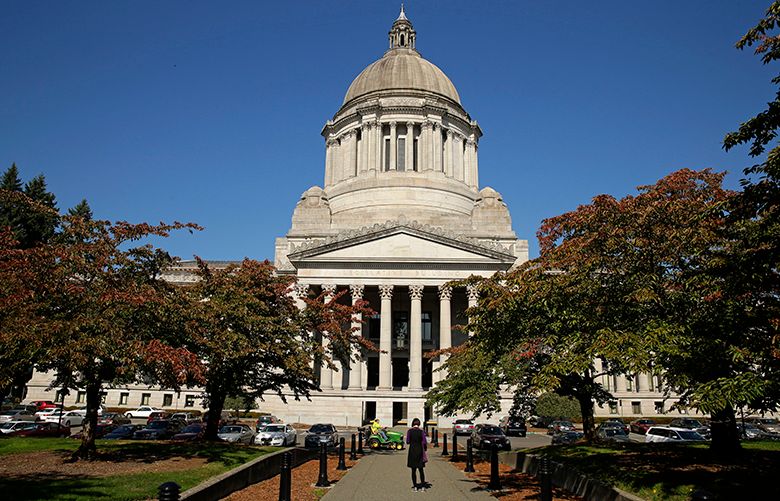 The Legislative Building is shown as leaves begin to turn to their fall colors, Thursday, Oct. 1, 2015, at the Capitol in Olympia, Wash. (AP Photo/Ted S. Warren) OTK