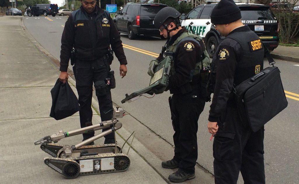 Armed man taken into custody on roof of Burien hospital | The Seattle Times