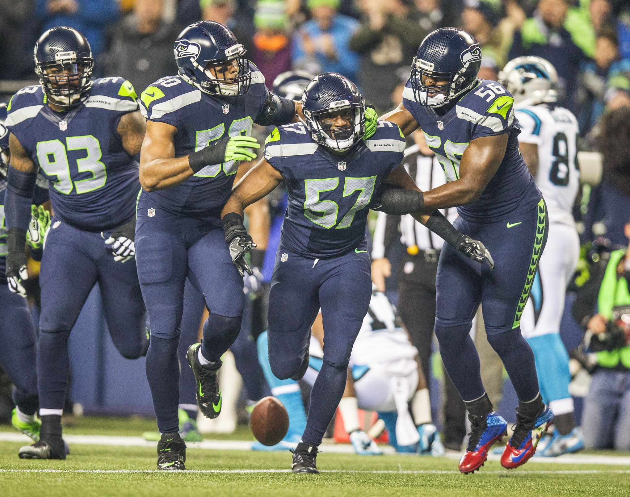 Seattle Seahawks Use Long Drives To Build Halftime Lead vs. Los Angeles  Rams - Sports Illustrated Seattle Seahawks News, Analysis and More